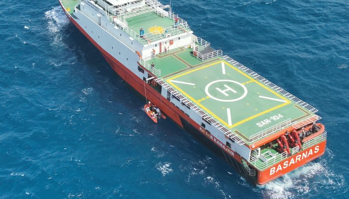 Harapan Keluarga Kembali Menyala, Penyelam Basarnas Temukan Satu Korban KM Virgo Transport 8