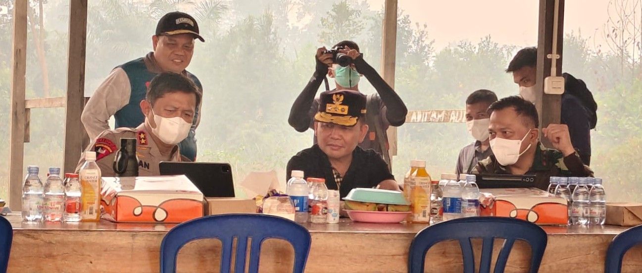 Bersama Gubernur dan Pangdam, Kapolda Kalteng Tinjau Posko Taktis Penanganan Karhutla