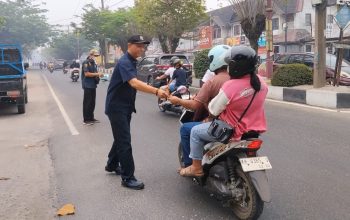 Gabungan Organisasi Pers dan LSM Bagikan 5.000 Masker Gabungan Organisasi Pers dan LSM Bagikan 5.000 Masker