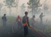 Anggota Ditpolairud Polda Kalteng Mengalami Gangguan Kesehatan Saat Melaksanakan Pemadaman Karhutla