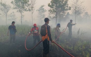Anggota Ditpolairud Polda Kalteng Mengalami Gangguan Kesehatan Saat Melaksanakan Pemadaman Karhutla