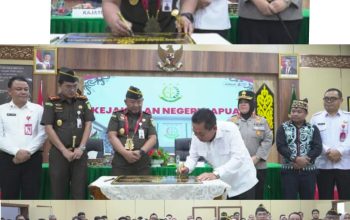 Kajati Kalteng Kunjungi Kejari Kuala Kapuas, Bupati Wiyatno Hadiri Peresmian Rumah Dinas Pejabat Eselon IV Kajati Kalteng Kunjungi Kejari Kuala Kapuas, Bupati Wiyatno Hadiri Peresmian Rumah Dinas Pejabat Eselon IV