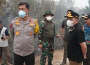 Pantau Karhutla di Bukit Rawi Bersama Gubernur dan Pangdam, Kapolda Kalteng Pastikan Ketersediaan Sumur Bor