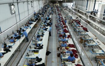 Pabrik Garment Akarsa & Pabrik Sepatu Alas Kaki Tangguh: Sinergi Kapasitas Besar untuk Kebutuhan B2B