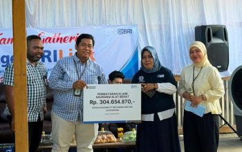 Dukung Pemulihan Aset Nasabah di Sentani, BRI Insurance Bayarkan Klaim Rp304,65 Juta Dukung Pemulihan Aset Nasabah di Sentani, BRI Insurance Bayarkan Klaim Rp304,65 Juta