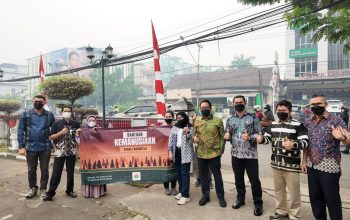 Holding Perkebunan Nusantara melalui PTPN IV Regional V Salurkan 100 Paket Bantuan bagi Masyarakat Terdampak Karhutla Holding Perkebunan Nusantara melalui PTPN IV Regional V Salurkan 100 Paket Bantuan bagi Masyarakat Terdampak Karhutla