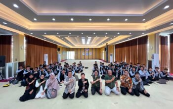 Telkom AI Center Malang Dukung Internal Thursina International Islamic Boarding School Eksplorasi Generative AI melalui AI for Everyone Batch 28 Telkom AI Center Malang Dukung Internal Thursina International Islamic Boarding School Eksplorasi Generative AI melalui AI for Everyone Batch 28