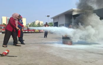 Komitmen Terapkan K3, PT Railink dan Sudin Damkar Jaktim Gelar Diklat Pemadam Kebakaran Komitmen Terapkan K3, PT Railink dan Sudin Damkar Jaktim Gelar Diklat Pemadam Kebakaran