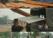 Bersama Warga, Anggota Satgas TMMD Bahu-Membahu Angkut Material RTLH