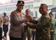 HUT TNI ke-81, Kapolda Kalteng Bersama Pejabat Utama Beri Kejutan Kue Ulang Tahun untuk Kodam XXII Tambun Bungai