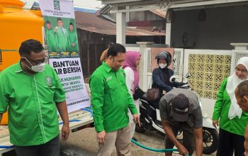 Gus Muhaimin Salurkan 24.000 Liter Air Bersih untuk Warga Terdampak Karhutla di Kapuas Gus Muhaimin Salurkan 24.000 Liter Air Bersih untuk Warga Terdampak Karhutla di Kapuas