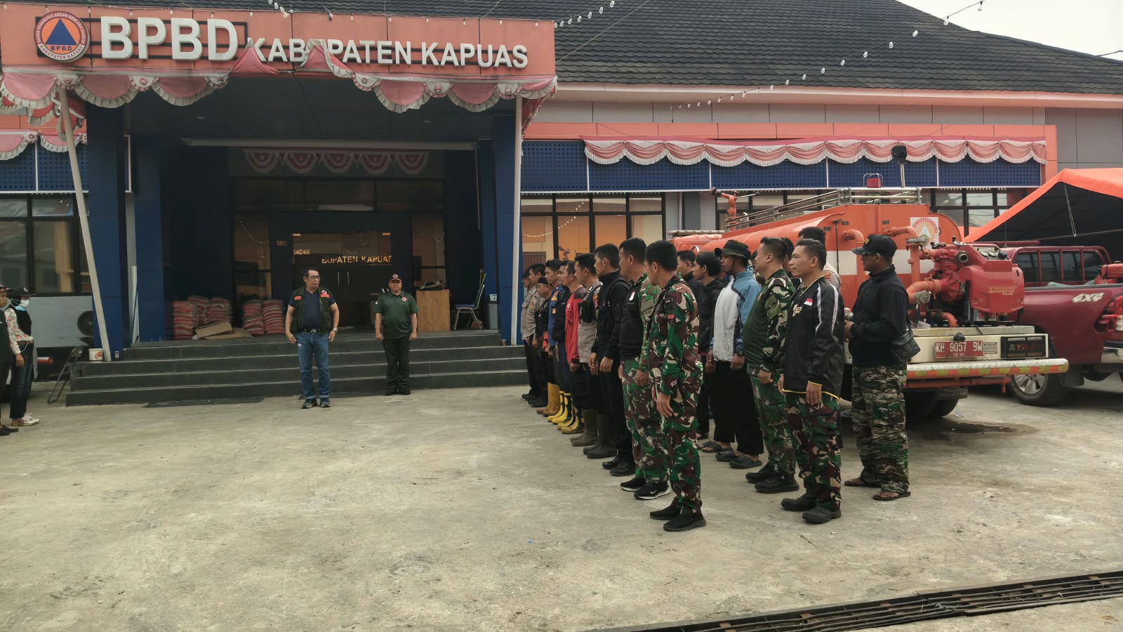 Kalaksa BPBD Kapuas Pimpin Serah Terima Regu Jaga Karhutla — Tegaskan Keselamatan dan Koordinasi Lapangan