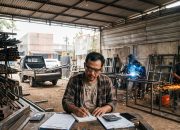 Beli Besi Eceran atau Mulai Menyetok? Hitungan untuk Usaha Fabrikasi Kecil