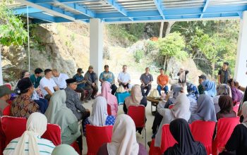 Pendapatan Wisata dan Anggaran Ekologis Bantu 300 Anak di Desa Tukamasea Bersekolah