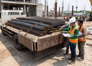 Material Besi Sampai di Proyek, Siapa yang Memeriksa Sebelum Dibongkar? Material Besi Sampai di Proyek, Siapa yang Memeriksa Sebelum Dibongkar?